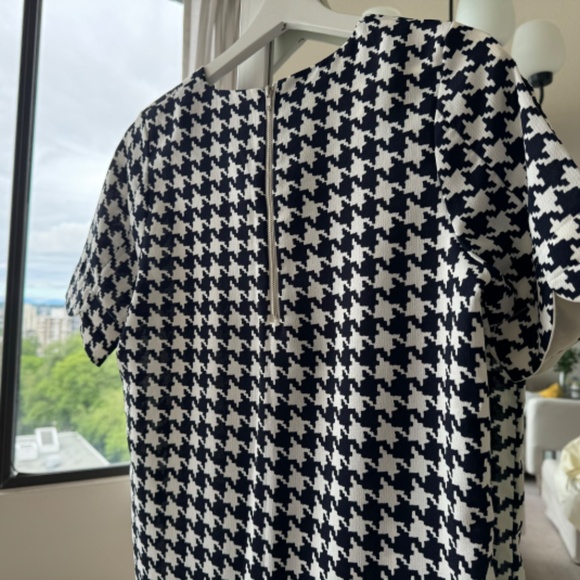 Houndstooth Zip Back Blouse - Picture 2 of 4